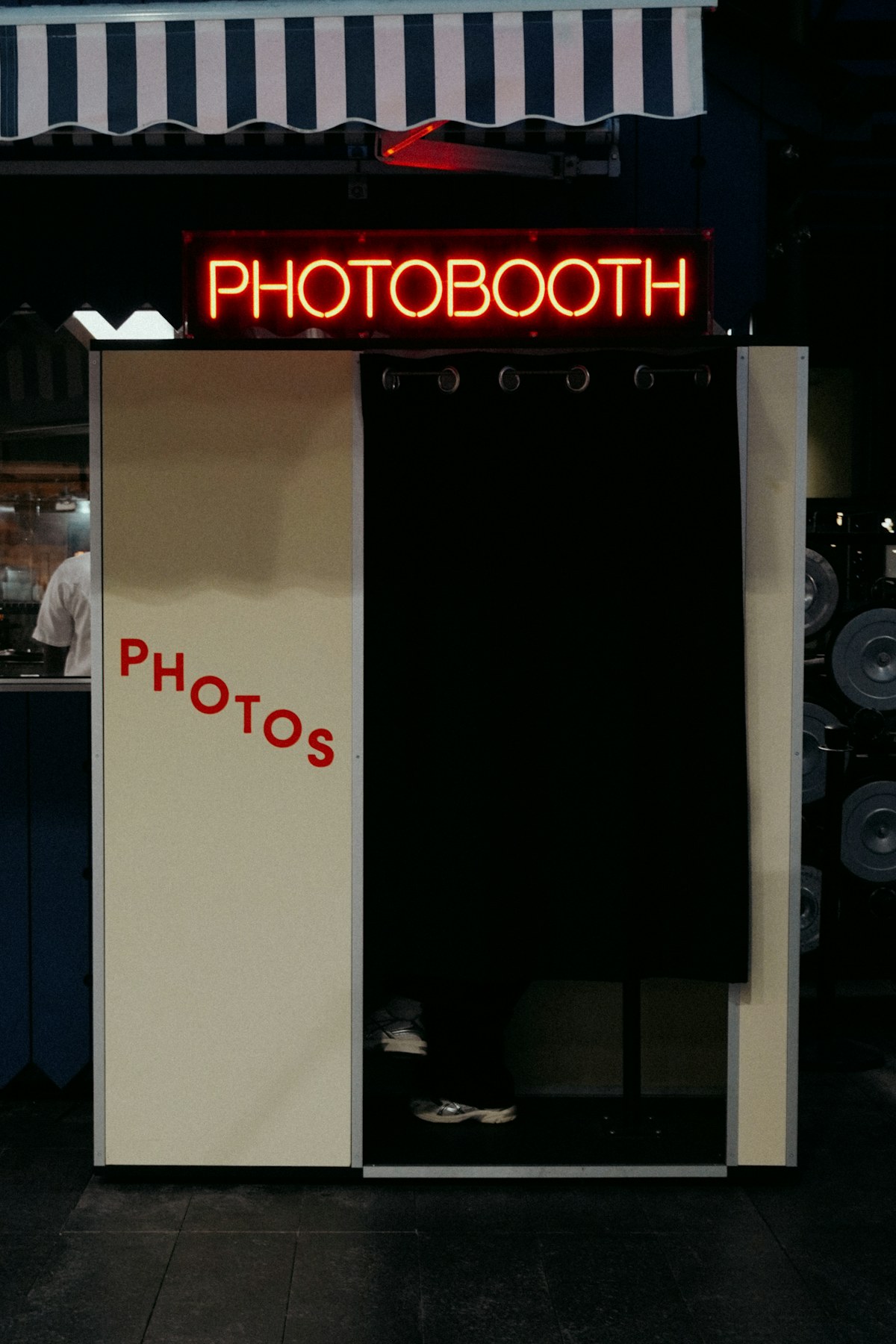 Photobooth hay booth 360: đâu là trải nghiệm hợp với sự kiện của bạn?